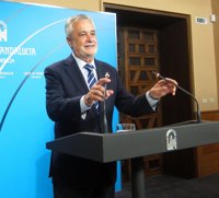 Griñán cree que "sería un error que Rubalcaba se atrincherase hasta 2016"