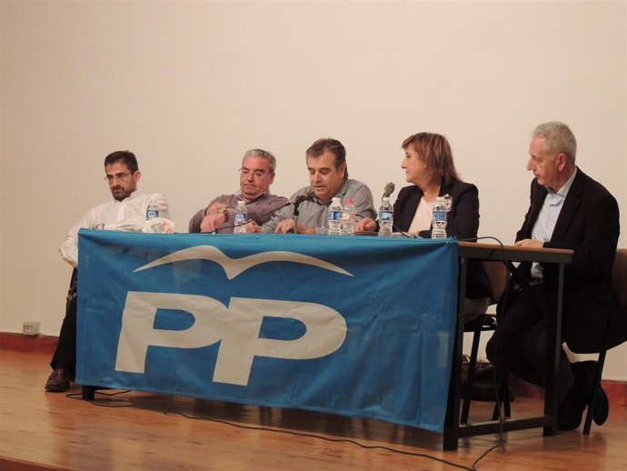 Carmen Pobo en una reunión del PP en Cretas