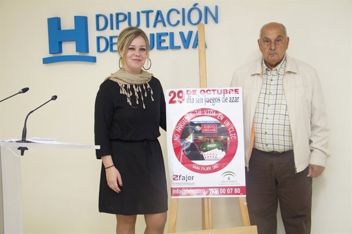 El presidente de Aonujer, José Barroso, junto a la diputada de Bienestar Social.