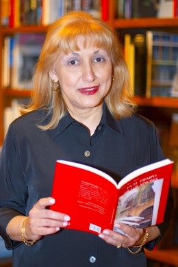 La poeta, narradora y dramaturga cubana Maricel Mayor