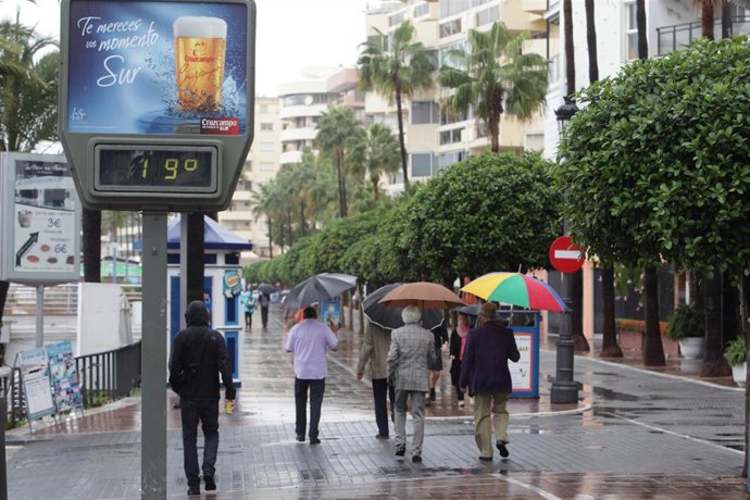 Paneles informativos de hora y temperatura