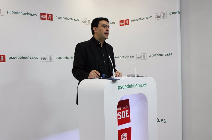 El vicesecretario general del PSOE-A, Mario Jiménez, en Huelva.