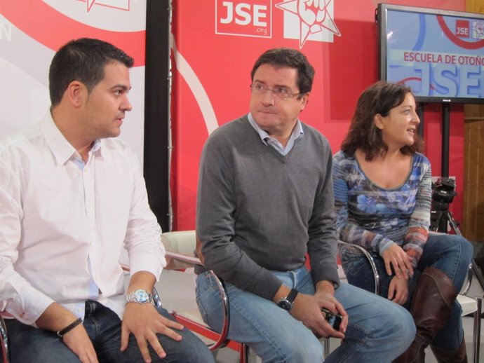 Nino Torre (izquierda) junto a Óscar López  e Iratxe García
