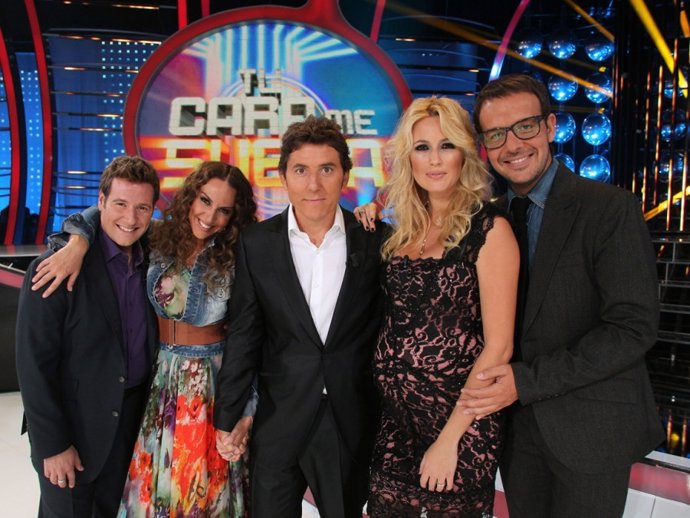 El presentador y el jurado de 'Tu cara me suena'