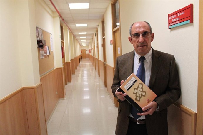 Urbano Espinosa presenta su libro