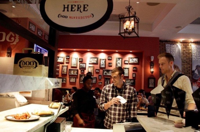 Interior de un local de 100 Montaditos en Estados Unidos
