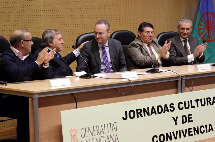 Fabra en la inauguración de las jornadas de asociaciones gitanas