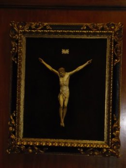 Crucifijo que cuelga en el salón de plenos de la Diputación Provincia de Almería