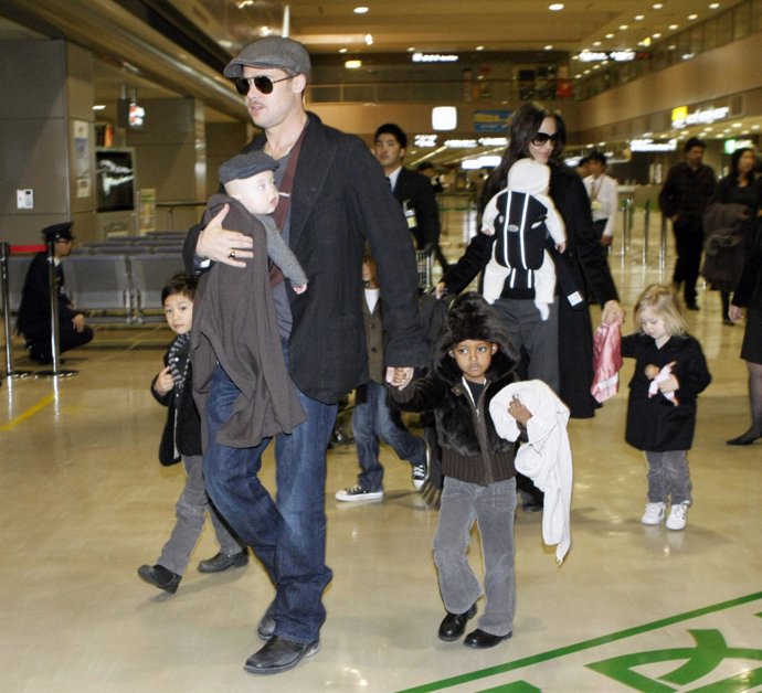 Angelina Jolie, Brad Pitt e hijos