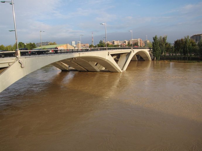 El Ebro lleva un caudal de 276 metros cúbicos por segundo
