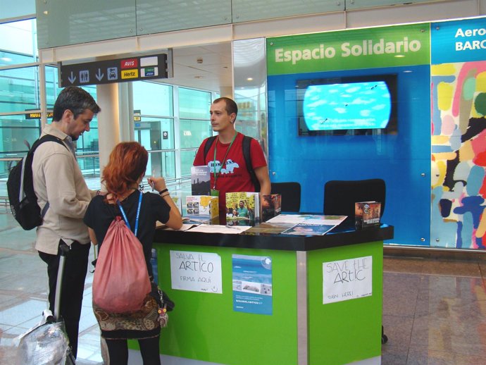 Greenpeace en la T1 del Aeropuerto de Barcelona