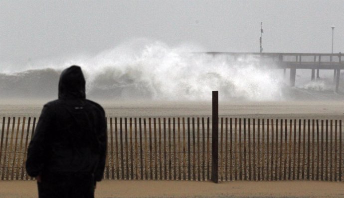 El huracán de categoría uno 'Sandy' continúa ganando intensidad 