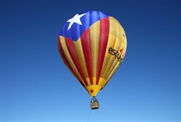 El globo aerostático con una 'estelada' contratado por ERC