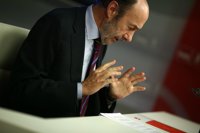 Rubalcaba: Griñán me ha trasladado que "está bien donde está"