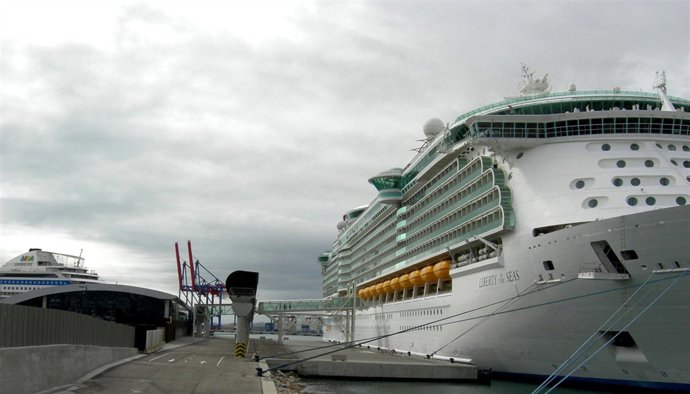 El buque 'Liberty of the Seas' en el puerto de Málaga