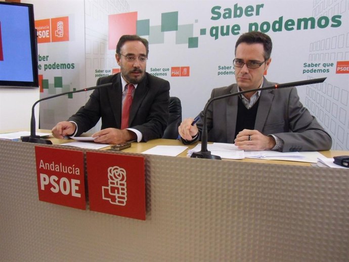 López y Sicilia presentan las enmiendas del PSOE jiennense a los PGE para 2013.