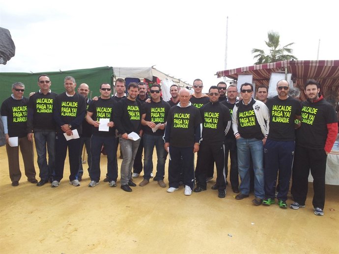 Agentes De La Policía Local De Aljaraque En El Mercadillo De La Localidad. 