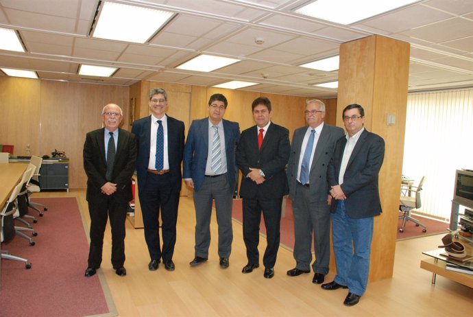 Reunión de Valderas y su equipo con el embajador de Cuba