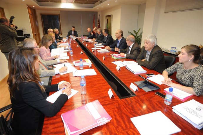 Ballesta preside la reunión del Consejo Interuniversitario