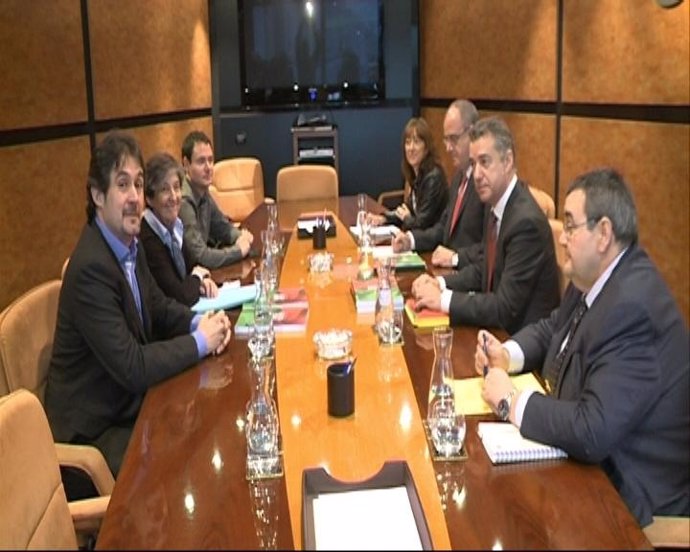 Reunión entre comisiones negociadoras de PNV y EH Bildu