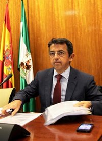 Carrasco asegura que el archivo de la RTVA no se ha privatizado, sino que se ha externalizado "de manera no exclusiva"
