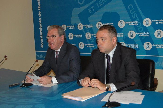 El concejal de Urbanismo en Huelva, Francisco Moro, y Juan Carlos Adame.