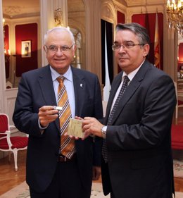 Vela Entrega A Cotino Los Presupuestos De La Generalitat