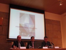 Alberto Meixide, Pedro Otero y Santiago Novoa presentan el informe de NCG 