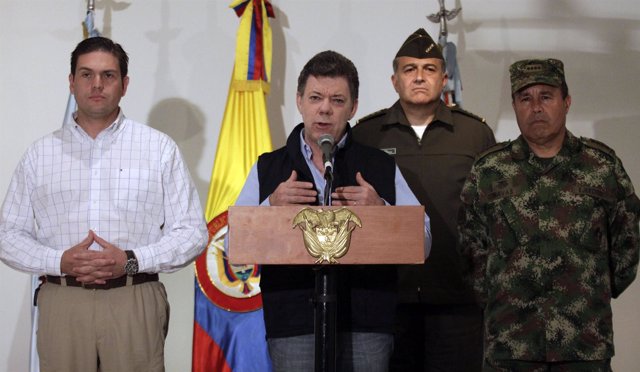 El presidente Juan Manuel Santos junto a los altos mandos del ejército