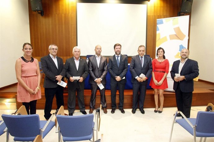 Alonso y Medina (en el centro) en la presentación de las actividades