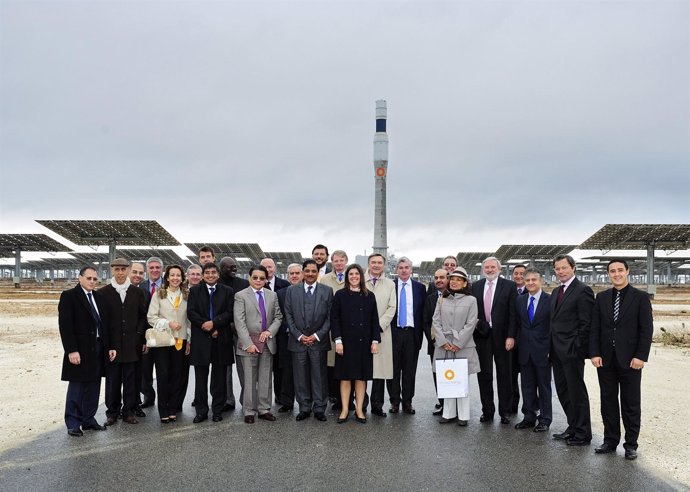 Representantes diplomáticos visitan plantas solares en Sevilla