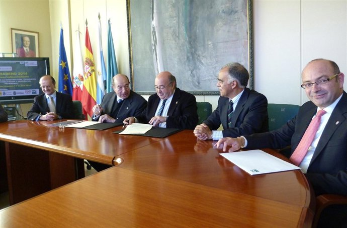Firma de convenio entre la UC y la UIMP