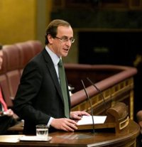 El PP invita en el Congreso a CiU a "aliarse en casa" porque "a más Cataluña, más España"