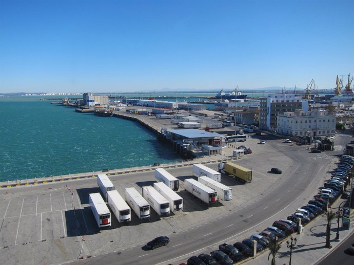 Vista del Muelle Ciudad de Cádiz