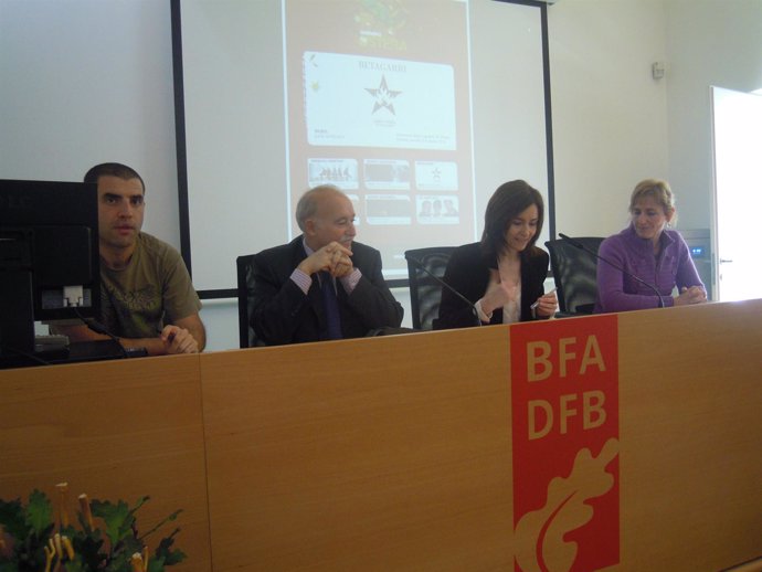 Presentación de la iniciativa en favor de la cultura en euskera