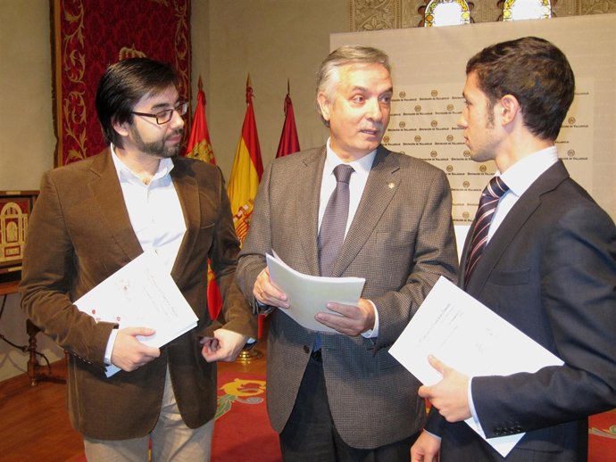 Ernesto Monsalve, Artemio Domínguez y Guillermo Garabito, en la presentación.
