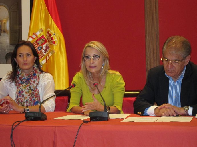 Montelongo, Navarro y Fernández, en rueda de prensa