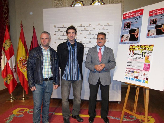 José Luis Gutiérrez, en el medio, y a su izquierda el alcalde de Íscar.