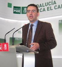PSOE-A afirma que "no tiene sentido" el llamamiento de Chaves a Griñán, quien ha reiterado "su respaldo" a Rubalcaba
