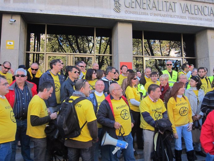 Protesta De Trabajadores De FGV En La Puerta De Infraestructuras