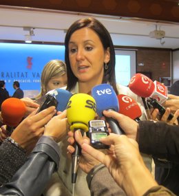 María José Català Atiende A Los Medios