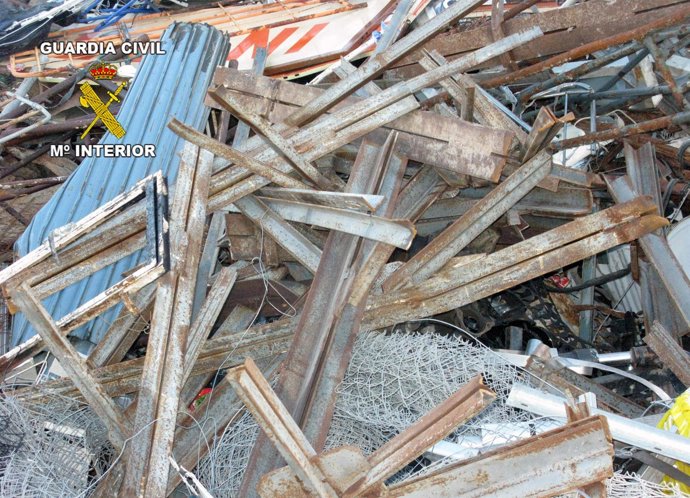 Robo de más de una tonelada de material metálico 