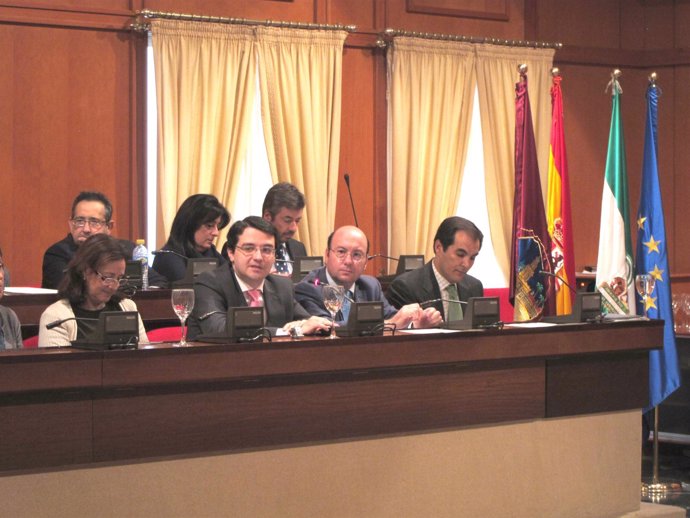 El concejal de Hacienda, José María Bellido, toma la palabra en el Pleno