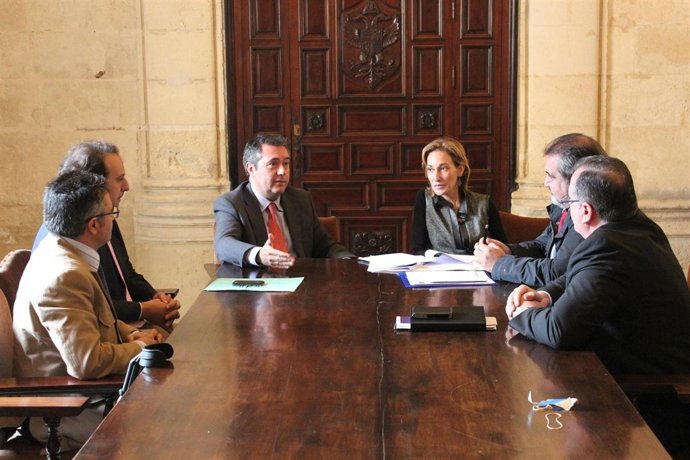 Reunión entre Espadas y López y el sector de quioscos de prensa