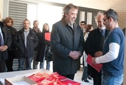 Belloch entrega las llaves a los primeros vecinos de Arcosur