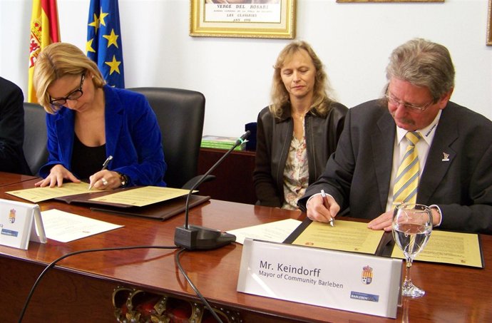 Firma Del Acuerdo Entre El Ayuntamiento De La Pobla Y Barleben