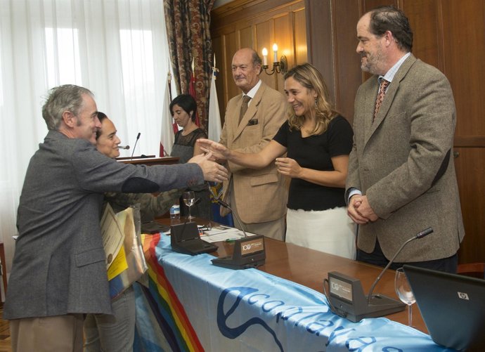 Entrega de bandera 'Ecoplayas 2012' a la playa de El Sable de Isla (Arnuero)