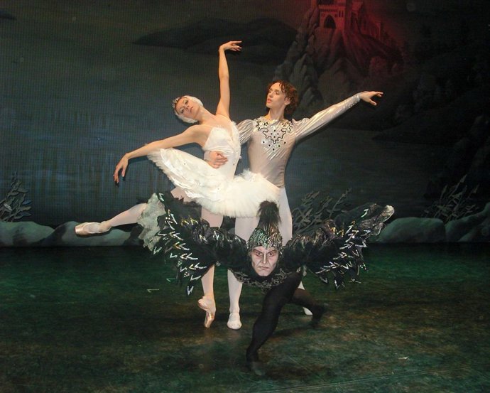 Imagen De 'El Lago De Los Cisnes' Del Ballet Ruso De San Petersburgo.