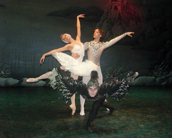 Imagen De 'El Lago De Los Cisnes' Del Ballet Ruso De San Petersburgo.