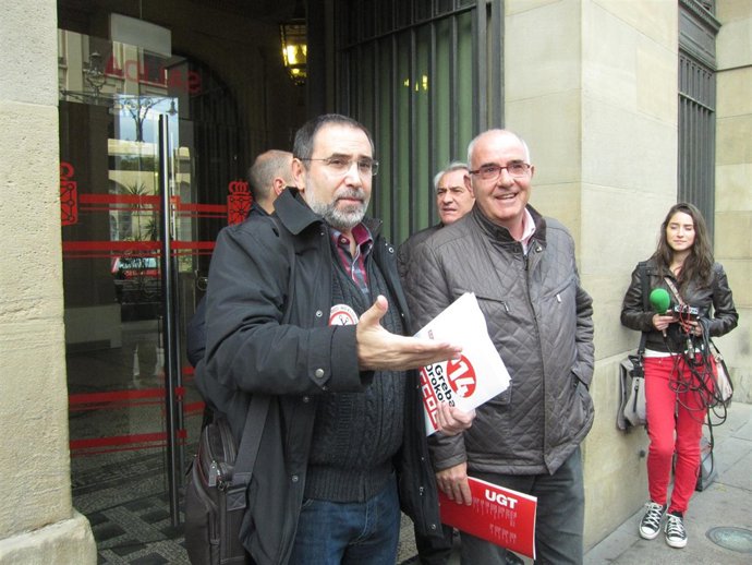 José María Molinero y Juan Goyen tras registrar la convocatoria de huelga.
